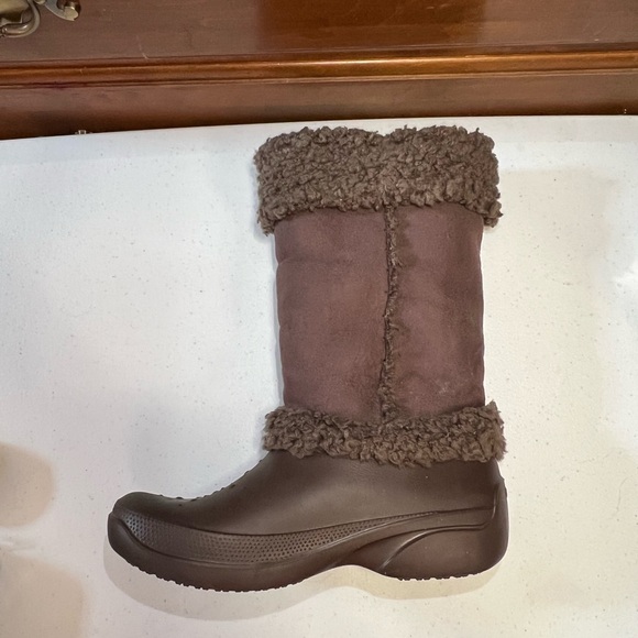 CROCS Chocolate Sherpa Lined Boots - Picture 10 of 12
